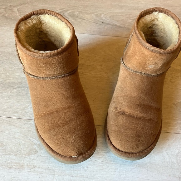 UGG Boots 6W - Picture 3 of 10